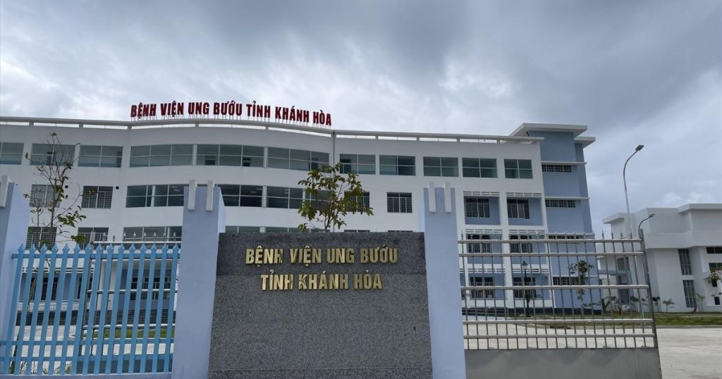anh bia benh vien ung buou khanh hoa